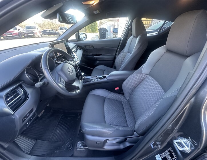 Toyota C-HR 11