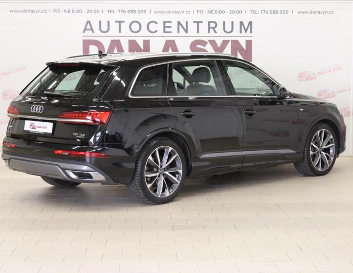 Audi Q7 4
