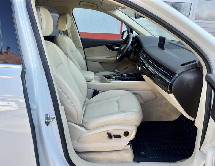 Audi Q7 22