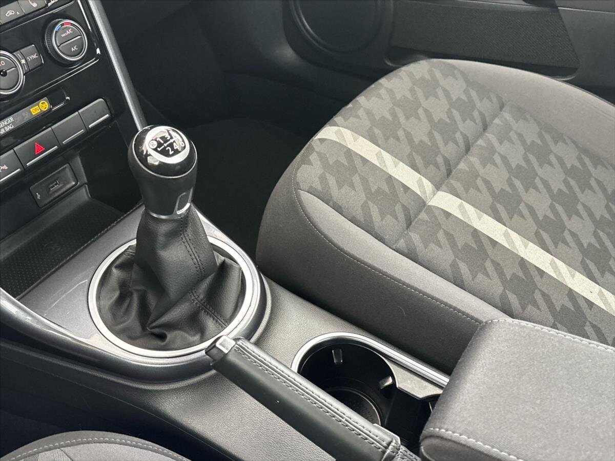 Volkswagen Beetle Hatchback 1,2 l 77 kw