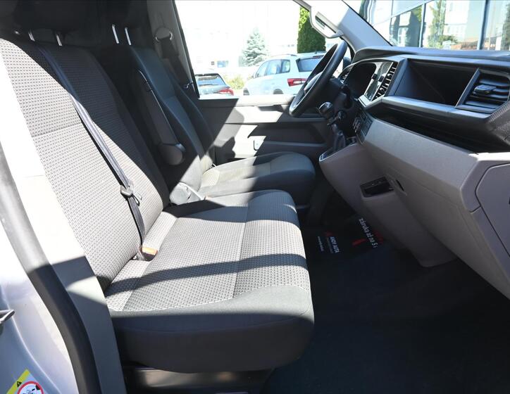 Volkswagen Transporter 9