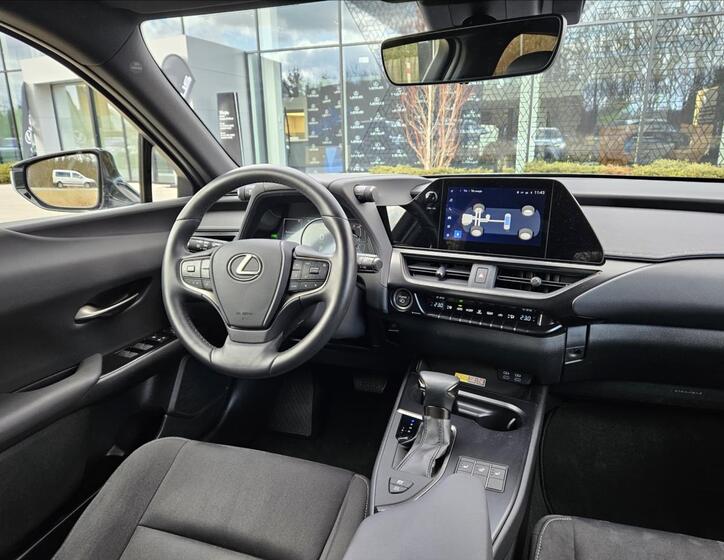 Lexus UX 250h 23