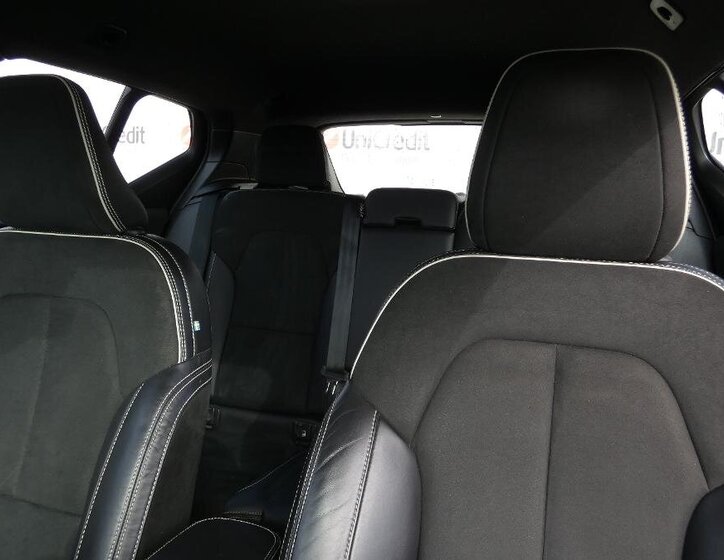 Volvo XC40 SUV / Terénní 2,0 l 145 kw