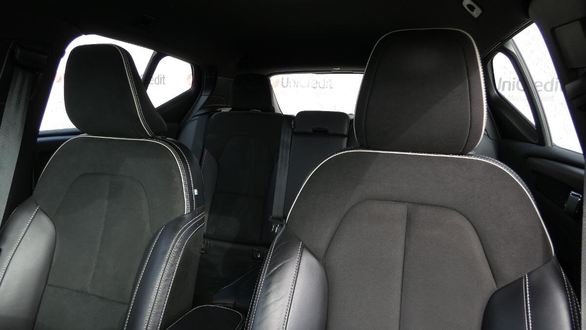 Volvo XC40 SUV / Terénní 2,0 l 145 kw