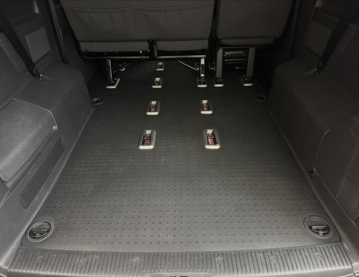 Volkswagen Caravelle 23