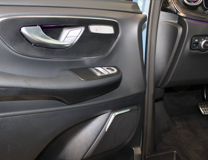 Mercedes-Benz Třídy V 9