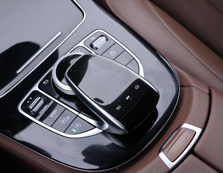 Mercedes-Benz Třídy E Sedan 2,0 l 135 kw