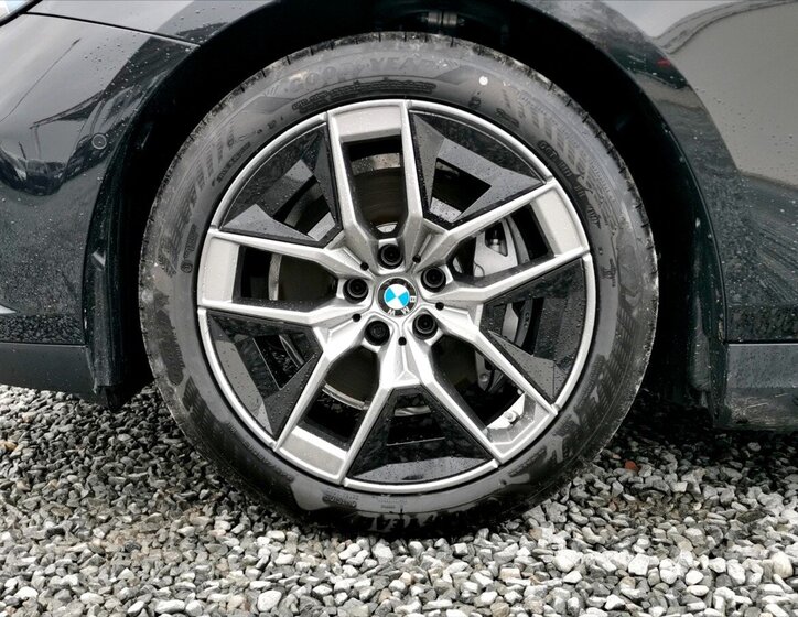 BMW i5 Sedan 0,0 290 kw