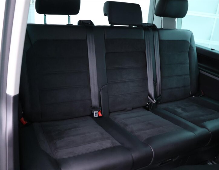 Volkswagen Multivan 15