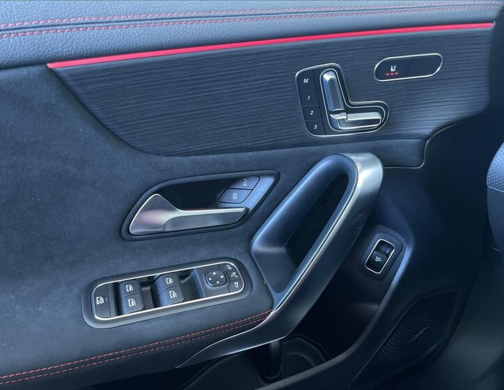 Mercedes-Benz CLA 12