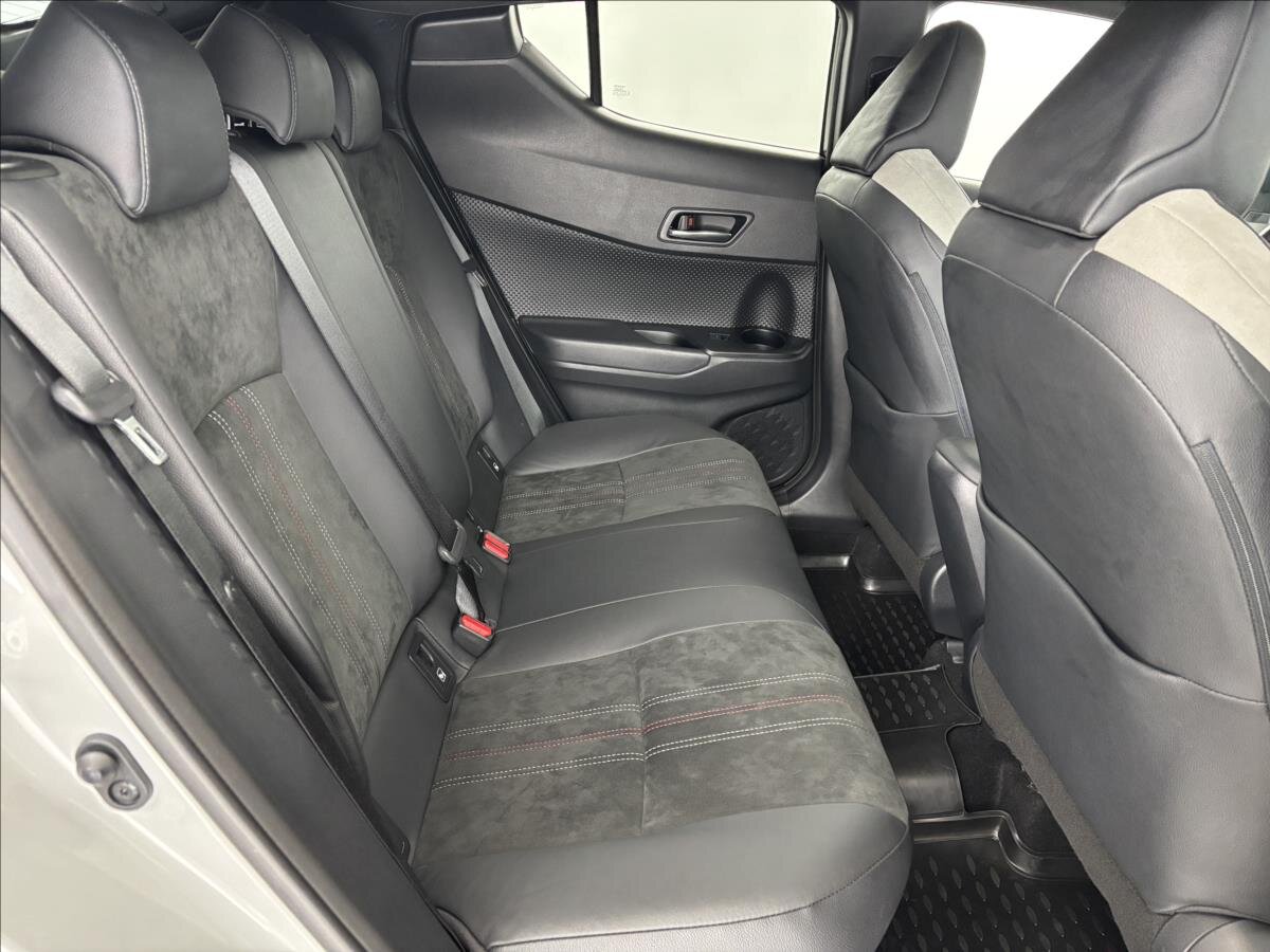 Toyota C-HR SUV / Terénní 2,0 l 135 kw