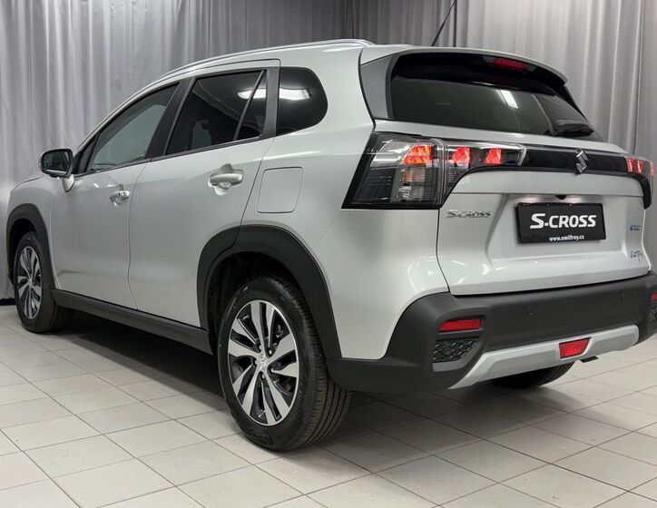 Suzuki S-Cross 6