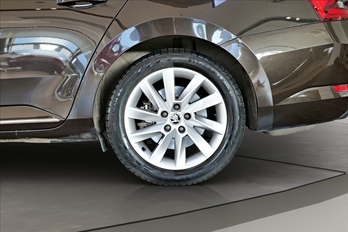 Škoda Superb Sedan / Limuzína 2,0 l 200 kw