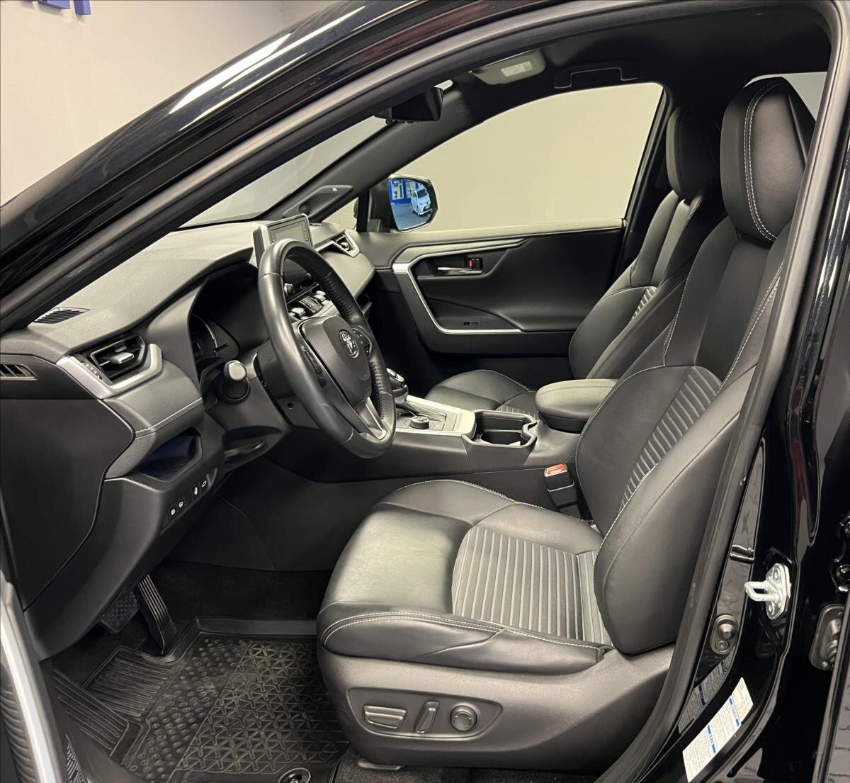 Toyota RAV4 SUV 2,5 l 131 kw