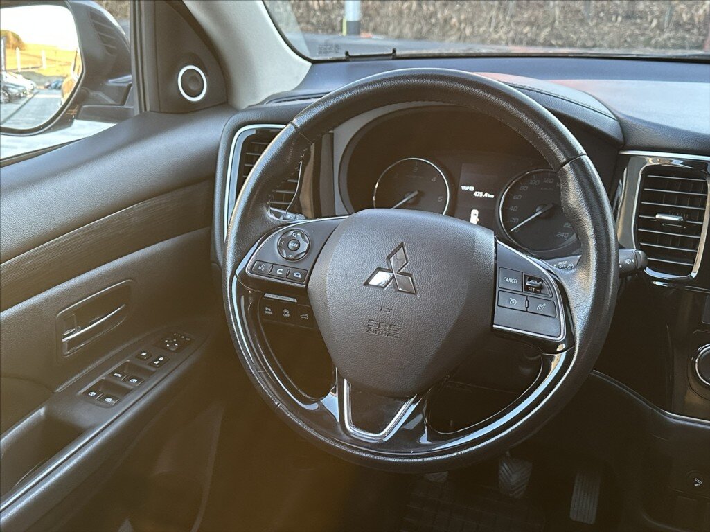Mitsubishi Outlander SUV / Terénní 2,3 l 110 kw