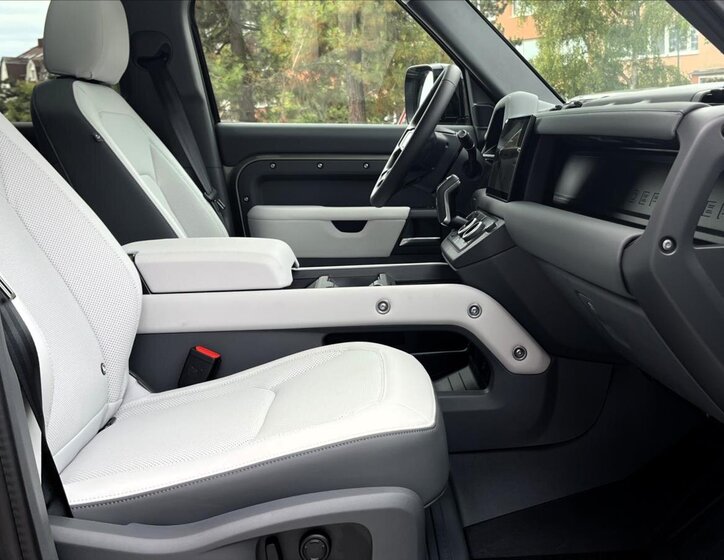 Land Rover Defender SUV 3,0 l 183 kw