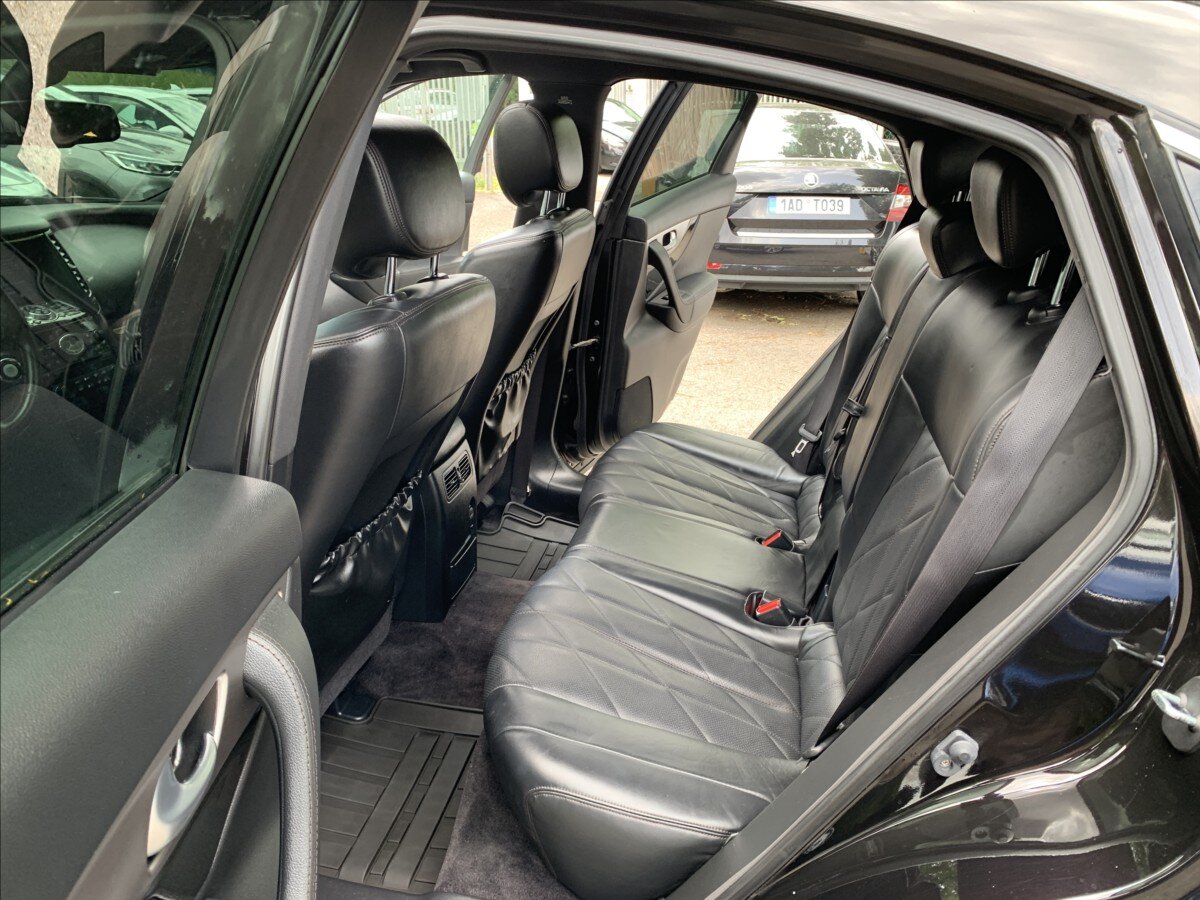 Infiniti QX70