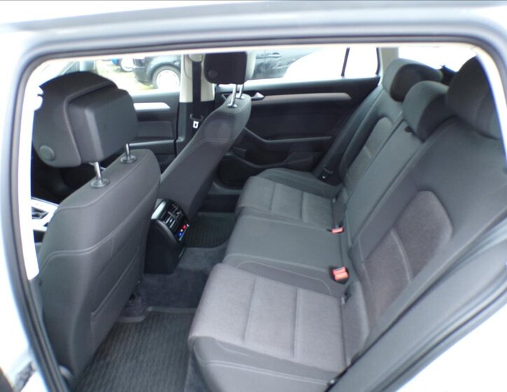 Volkswagen Passat Kombi 1,6 l 88 kw