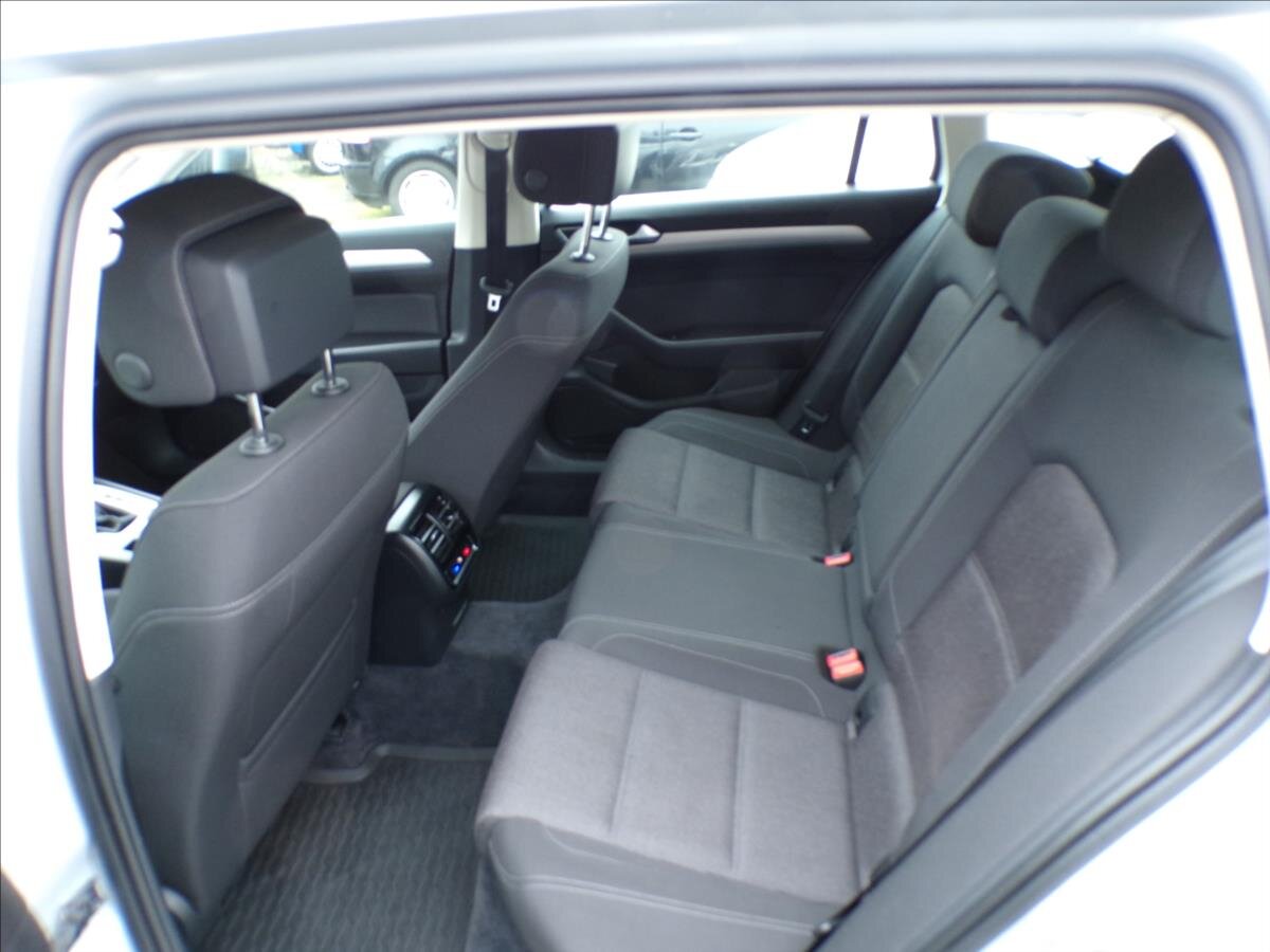 Volkswagen Passat Kombi 1,6 l 88 kw