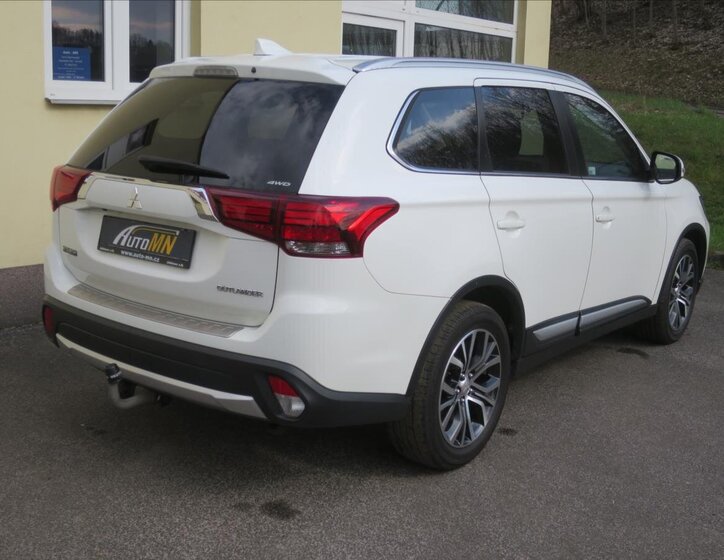 Mitsubishi Outlander SUV / Terénní 2,3 l 110 kw