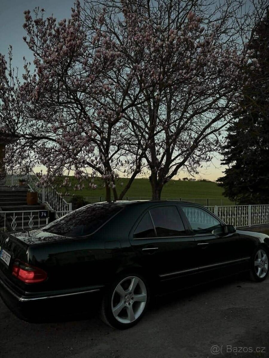 Mercedes-Benz Ostatní Sedan / Limuzína 0,0 145 kw
