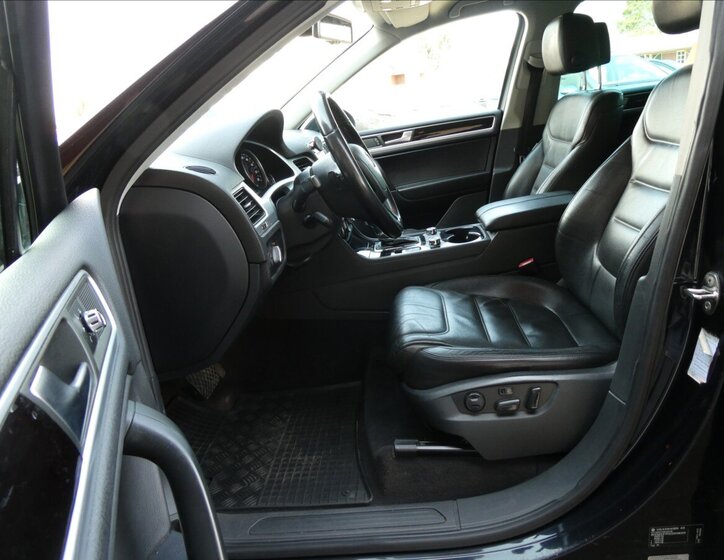 Volkswagen Touareg SUV / Terénní 3,0 l 180 kw
