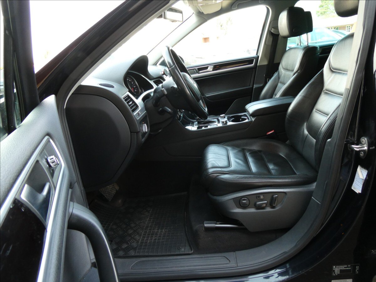 Volkswagen Touareg SUV / Terénní 3,0 l 180 kw