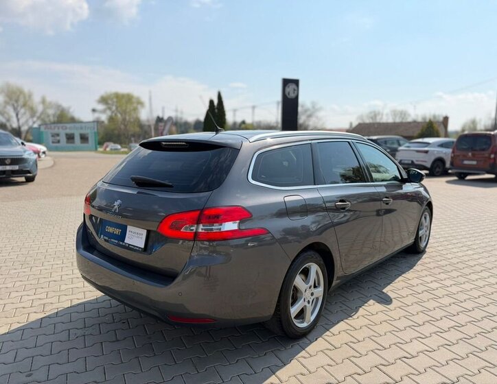 Peugeot 308 Kombi 1,2 l 96 kw
