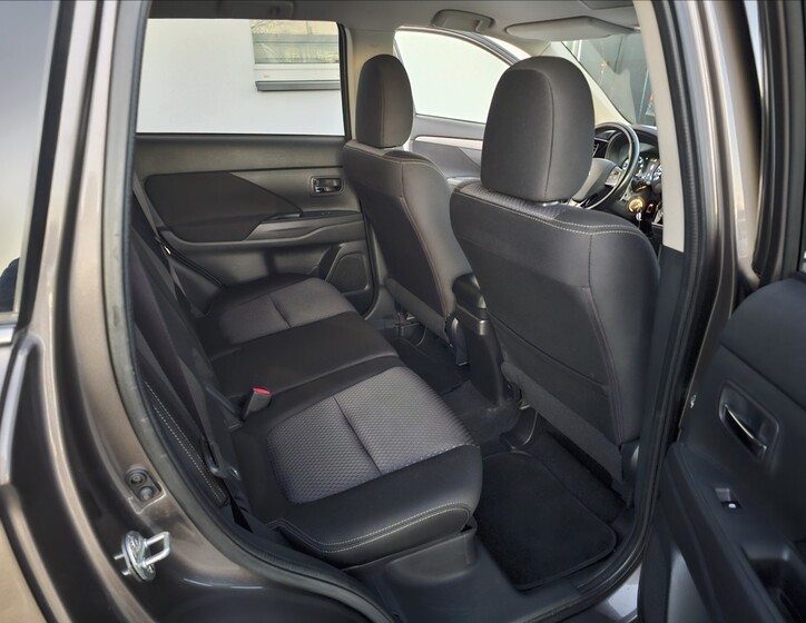 Mitsubishi Outlander 32