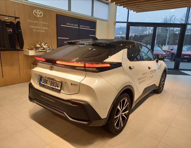 Toyota C-HR SUV 1,8 l 103 kw