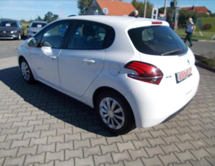 Peugeot 208 11