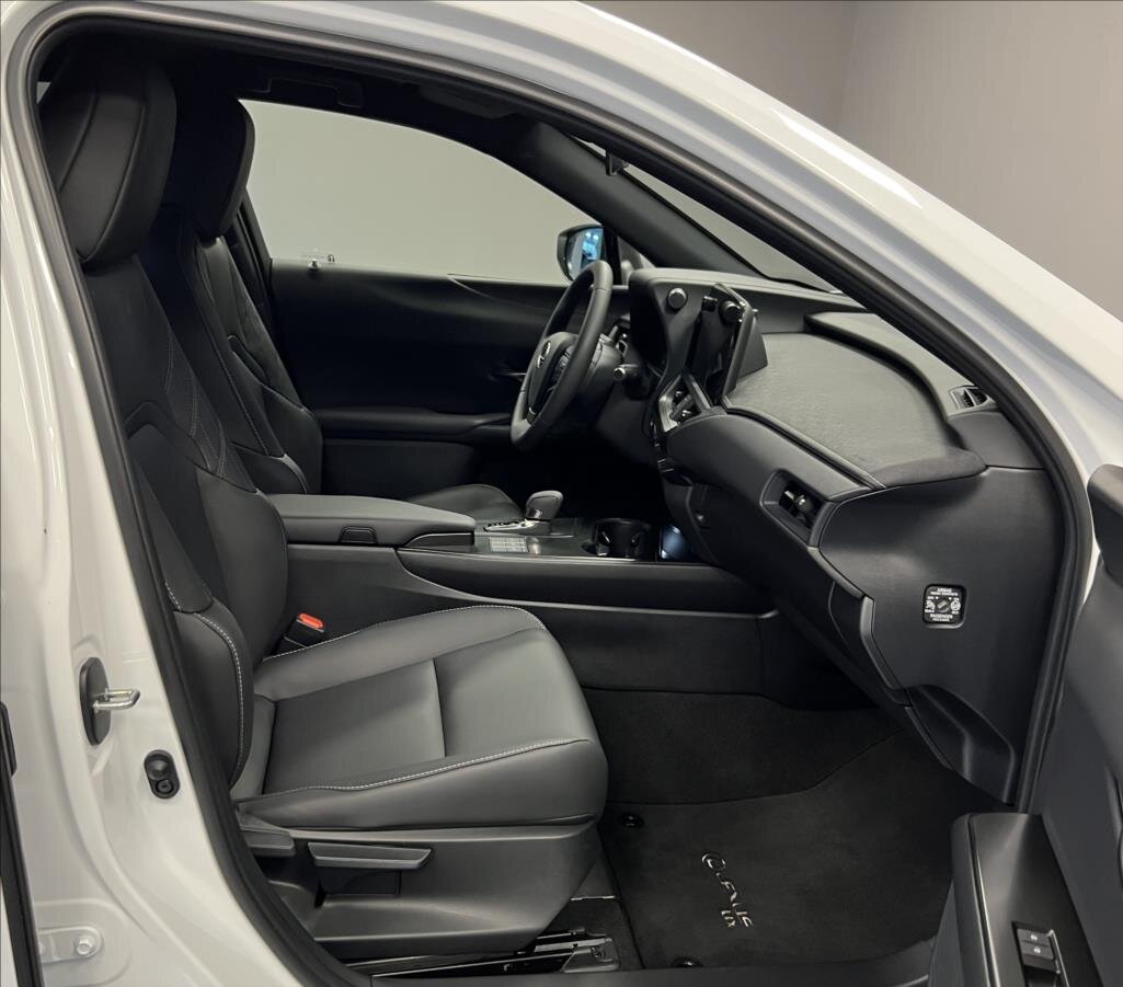 Lexus UX 300h SUV 2,0 l 146 kw