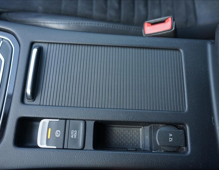 Volkswagen Passat Sedan / Limuzína 2,0 l 176 kw