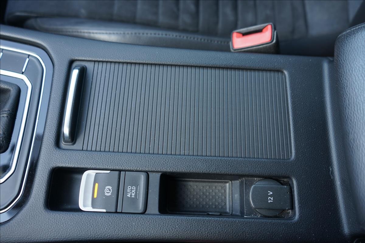 Volkswagen Passat Sedan / Limuzína 2,0 l 176 kw