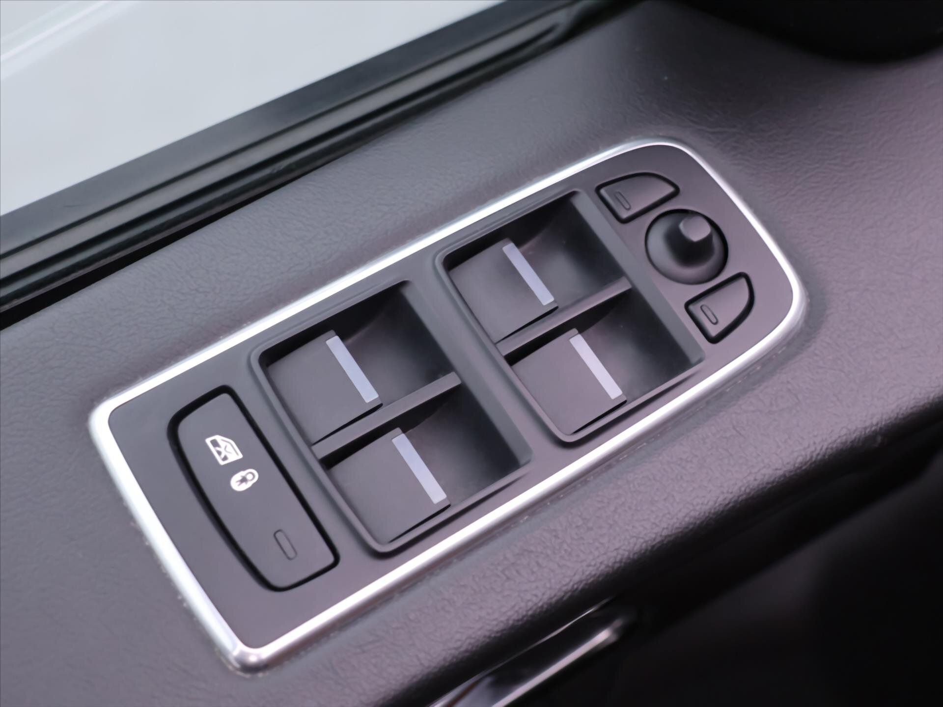 Jaguar F-Pace SUV / Terénní 2,0 l 132 kw