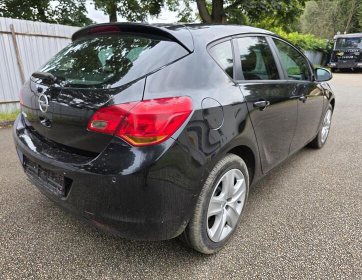 Opel Astra 6