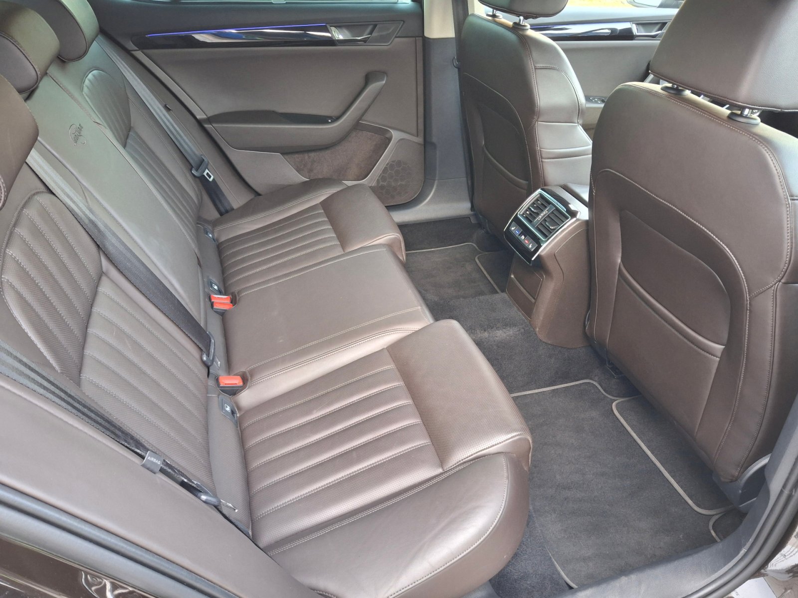 Škoda Superb Sedan / Limuzína 2,0 l 140 kw