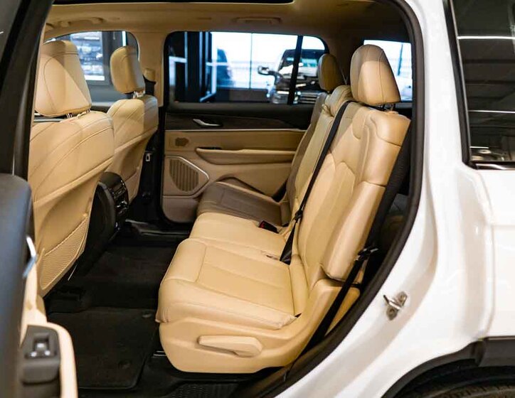 Jeep Grand Cherokee 38