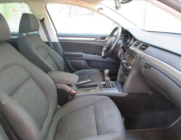 Škoda Superb Sedan / Limuzína 2,0 l 103 kw