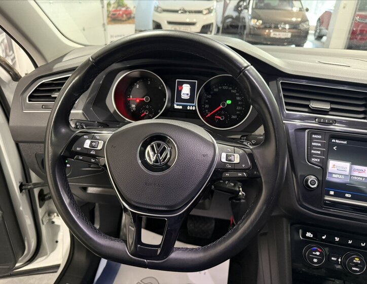 Volkswagen Tiguan 8