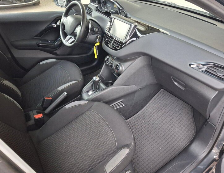 Peugeot 208 Hatchback 1,2 l 60 kw