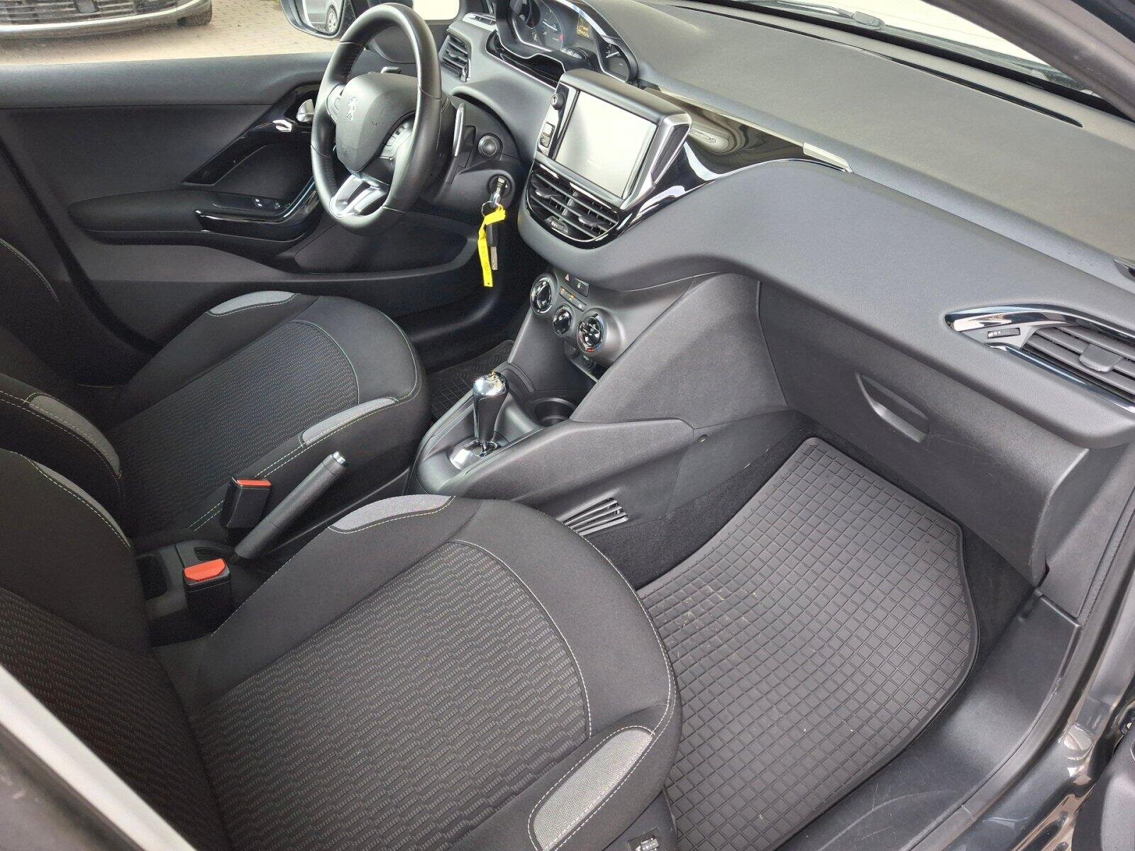 Peugeot 208 Hatchback 1,2 l 60 kw