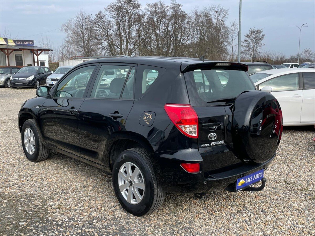 Toyota RAV4 SUV / Terénní 2,0 l 112 kw
