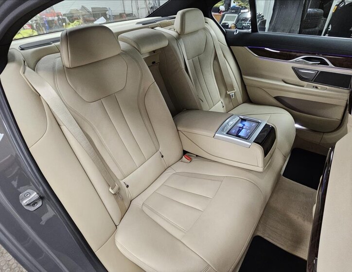 BMW Řada 7 Sedan 3,0 l 195 kw