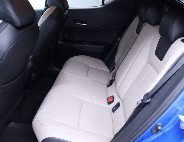 Toyota C-HR SUV 1,8 l 72 kw