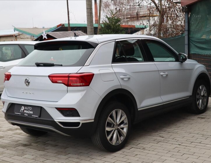 Volkswagen T-Roc 6