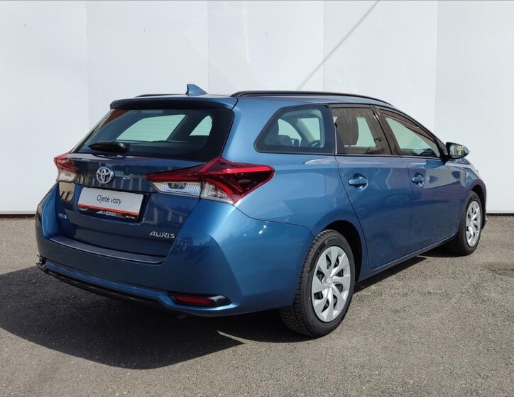 Toyota Auris Kombi 1,3 l 73 kw