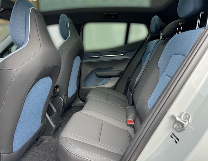 Volvo EX30 SUV / Terénní 0,0 315 kw