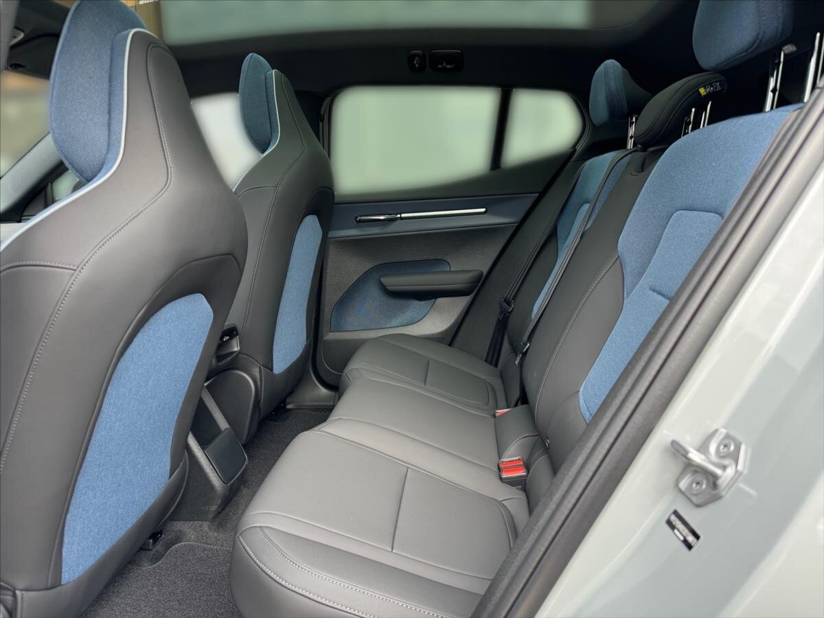 Volvo EX30 SUV / Terénní 0,0 315 kw
