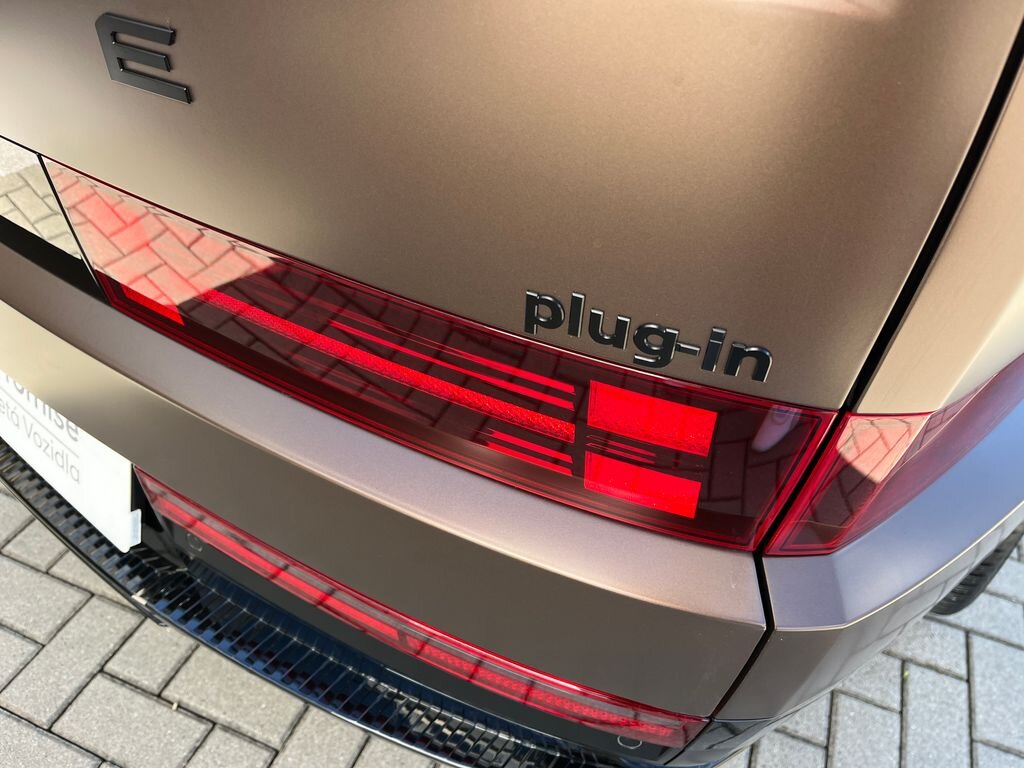 Hyundai Santa Fe SUV / Terénní 1,6 l 158 kw